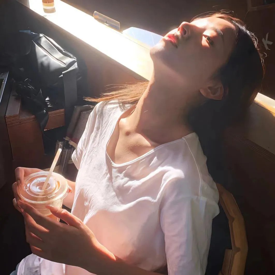 与凤飞
